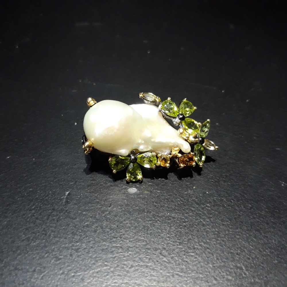 Baroque Pearl Gemstone Brooch D10